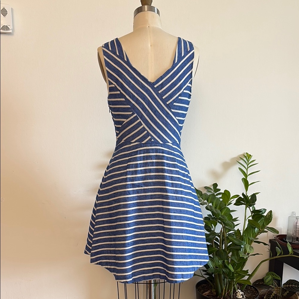 Vineyard Vines Blue and White Fit and Flare Mini Dress Size 6 - Picture 3 of 7